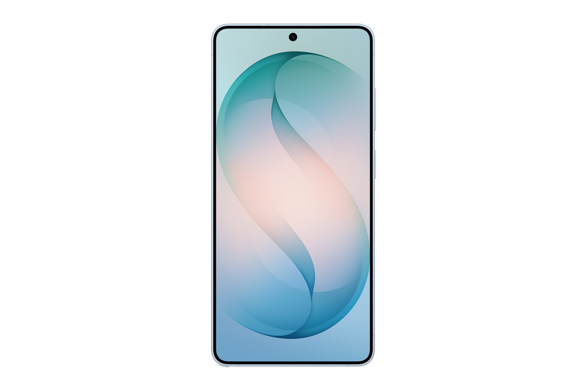 Smartphone Samsung Galaxy S26 Ultra en color Azul Cielo: Vista en perspectiva diagonal mostrando la pantalla Dynamic AMOLED 2X - Kmaron Digital