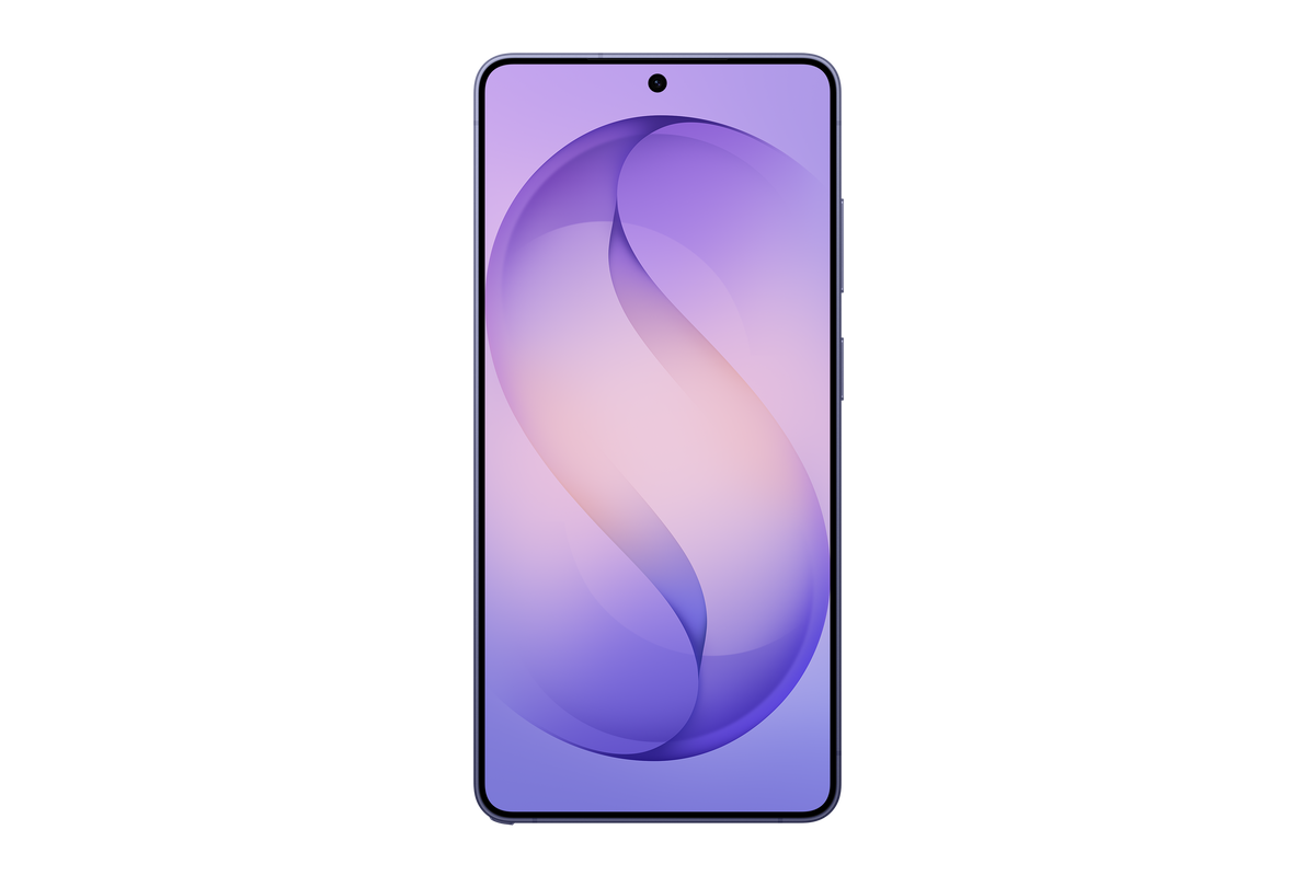 Smartphone Samsung Galaxy S26 Ultra en color Violeta: Vista en perspectiva diagonal mostrando la pantalla Dynamic AMOLED 2X - Kmaron Digital