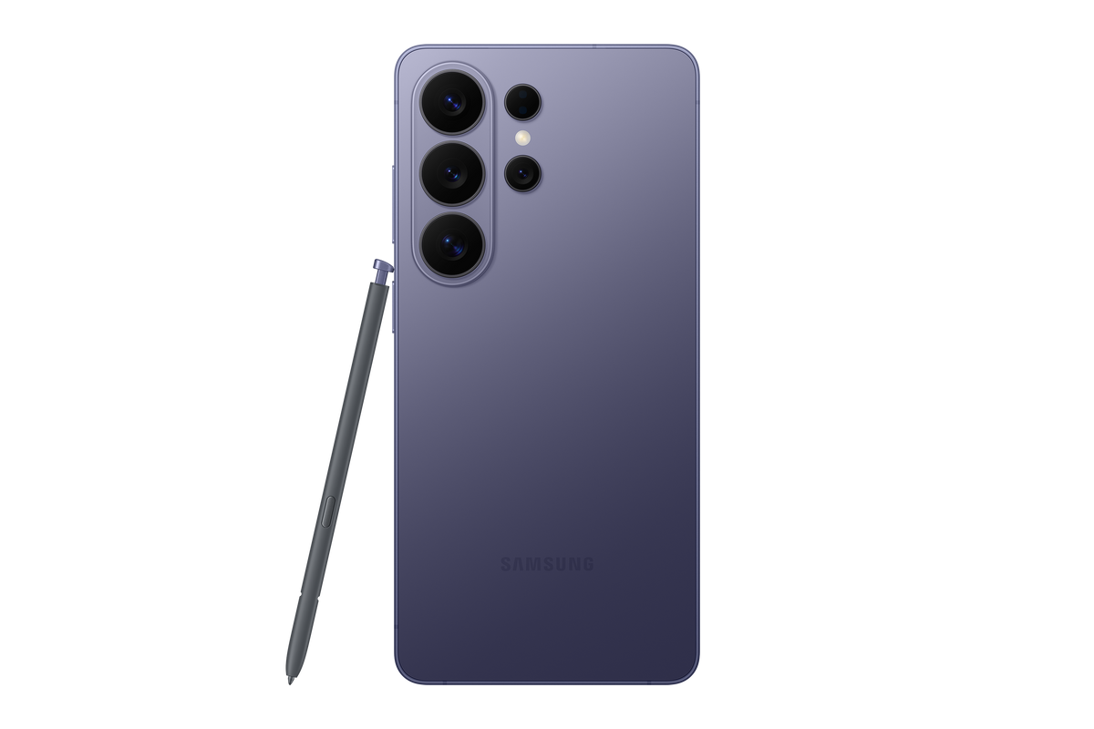Smartphone Samsung Galaxy S26 Ultra en color Violeta: Vista de perfil de los bordes rectos de titanio - Kmaron Digital